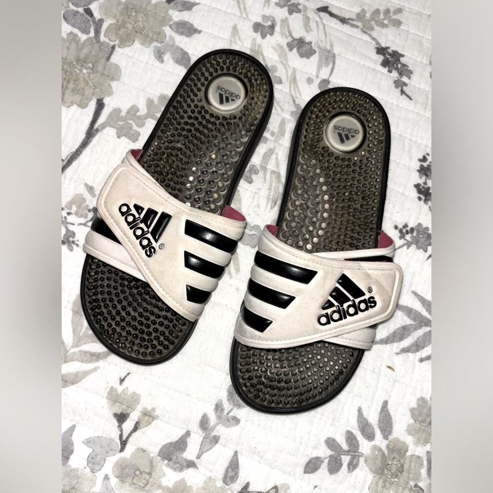 ADIDAS SZ 7 sandals